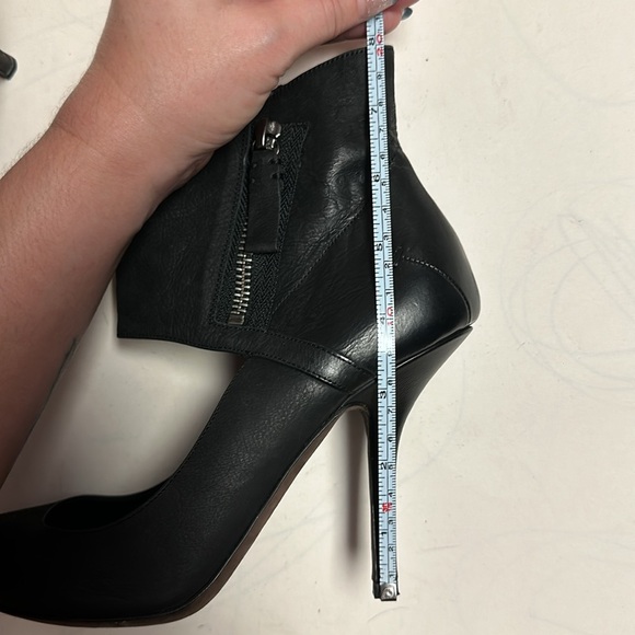 Vera Wang Leather Stiletto Heels - Picture 4 of 15